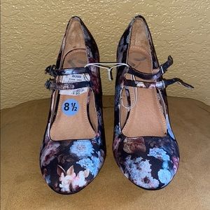 Mary Jane heels...Size 8 1/2
